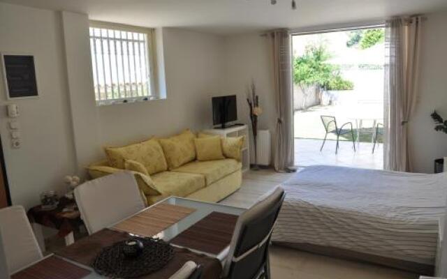 Cosy Studio with Garden / Individual apartment