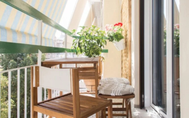 Nephiria, Live like a local next to Acropolis