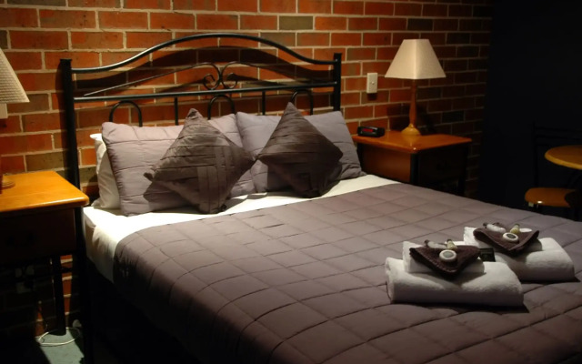 Poachers Paradise Motel