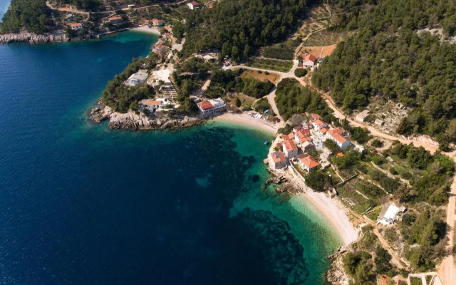 Seaside secluded apartments Cove Tvrdni Dolac, Hvar - 4008