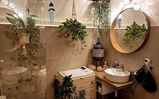 Urban Zen Den 2 Room Condo