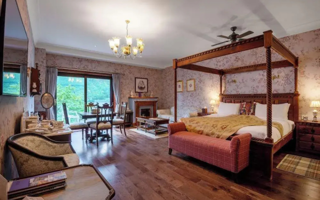 Whispering Pines Lodge