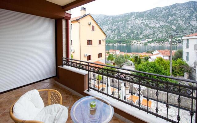 Studio Flat with Shared Pool in Prčanj Montenegro