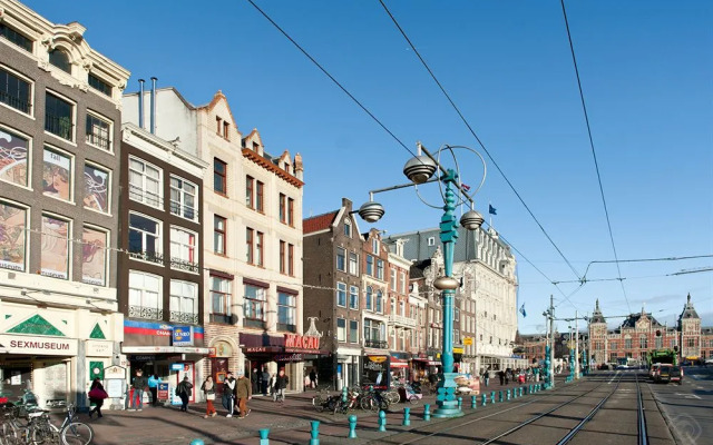 Dam Deluxe Apartments