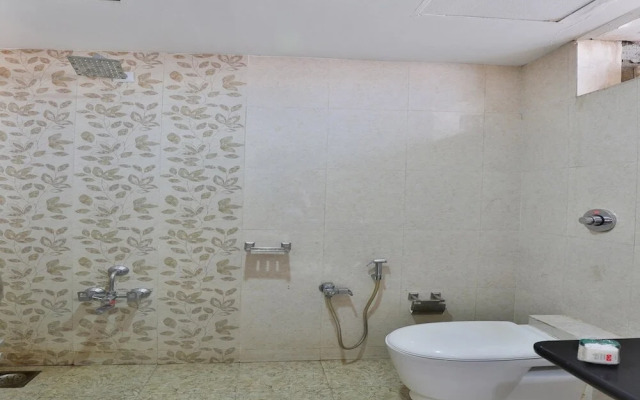 Oyo 15862 Hotel the Grand Krishna