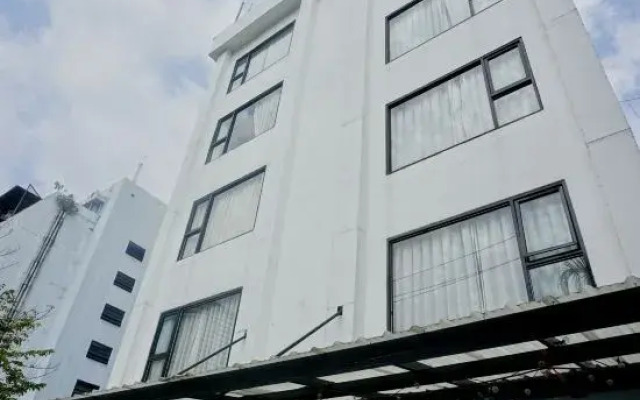 HSH Silom Apartment @ Silom Soi 3