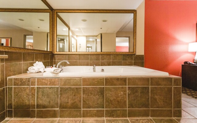 Ramada Plymouth Hotel And Conference Center