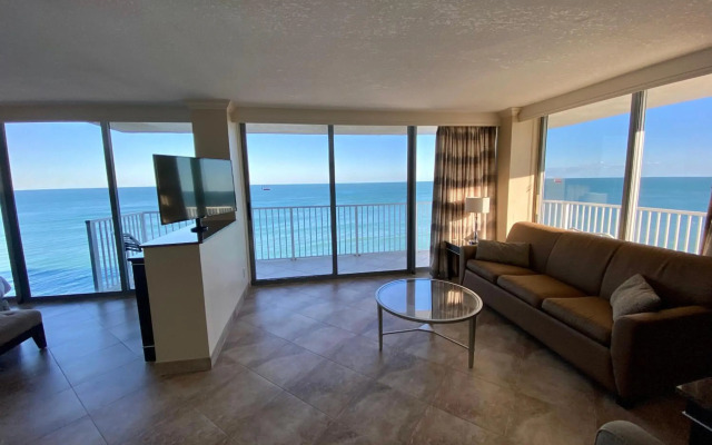 Radisson Suite Hotel Oceanfront