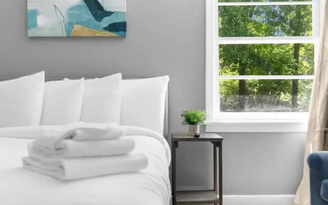 Broadmoor Bungalow - Unit A