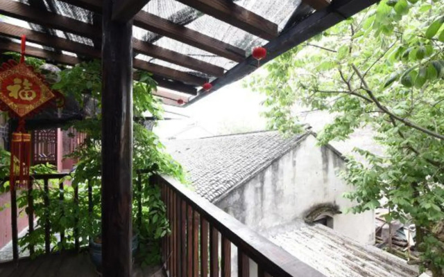 Zhouzhuang Hanshe Ziteng Bieyuan
