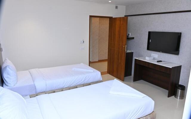 Grand Manor Suites