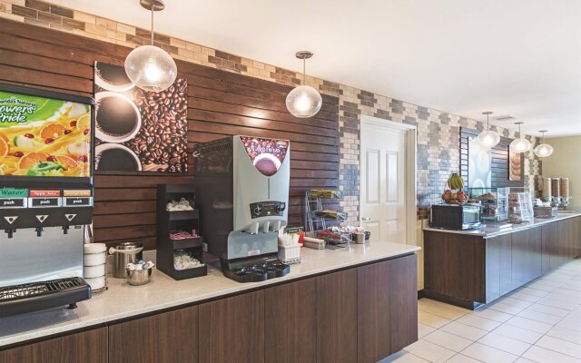 La Quinta Inn & Suites by Wyndham Mathis