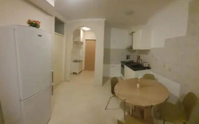 1 bedroom flat 15 minutes from the sea and downtown