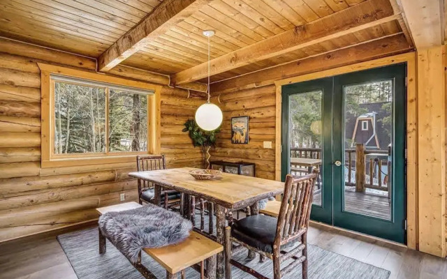 Private Luxurious Cabin w spa Near Breckenridge