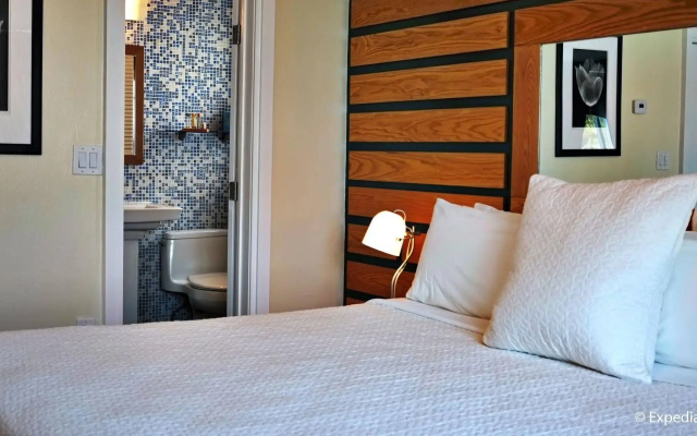 The Colony Hotel