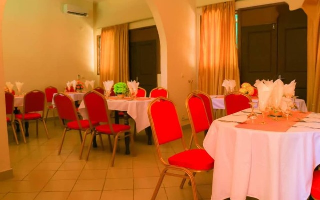 Complexe Hôtelier Food And Business