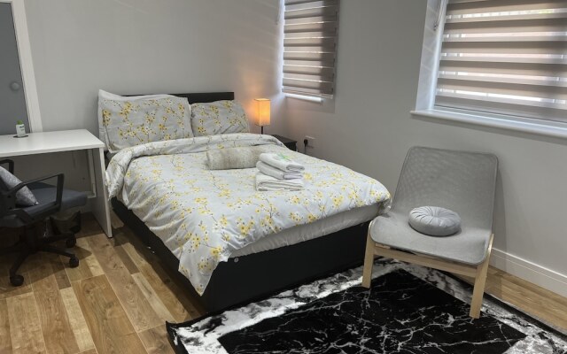 The Grand Bleu - Next to Tube station