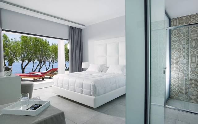 Dimitra Beach Hotel & Suites