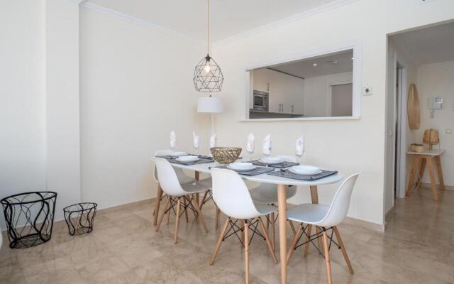 2297 Superb 2 bedrooms with seaview