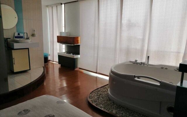 Hotel Torre De Cristal