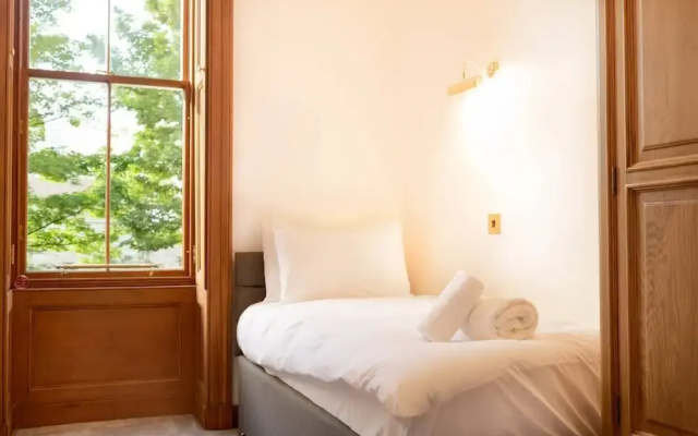 JOIVY 5 Bedroom Apt Near Meadows & George Square