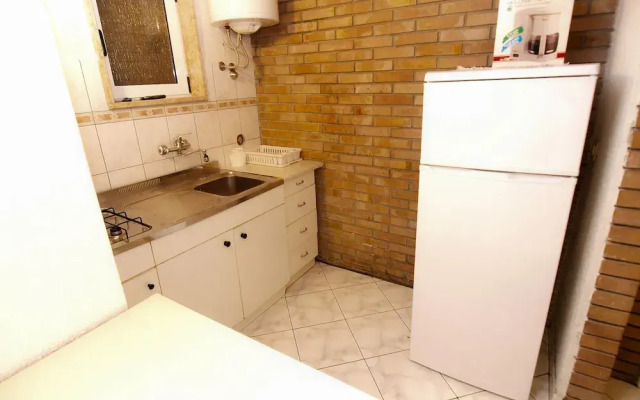 Apartment 977