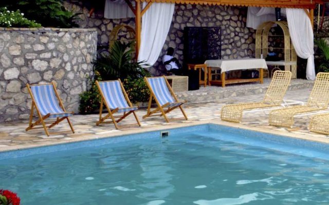 Ouanga Bay Beach Hotel