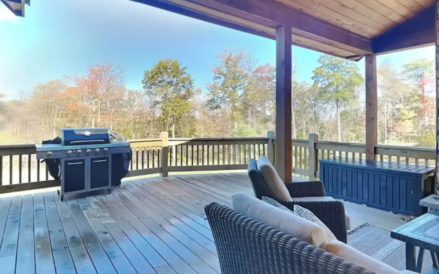 Mama Bear Lodge by Taylor Made Deep Creek
