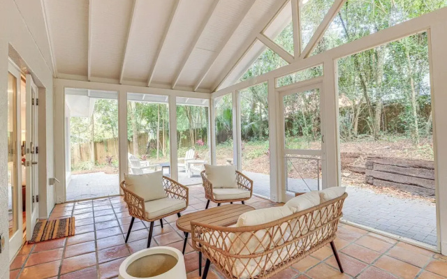 Sunny Gainesville Home ~ Half-mi to UF Campus!