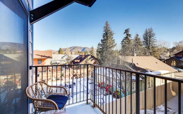 Flagstaff Townhome Near Downtown w/ Mountain Views