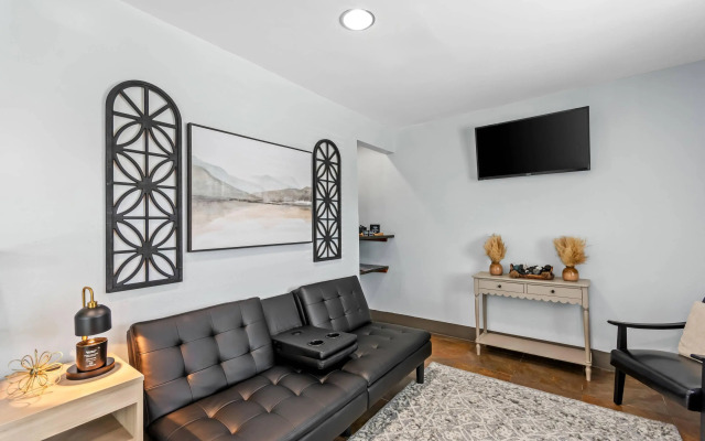 Suburban Studios Clarksville-Louisville North