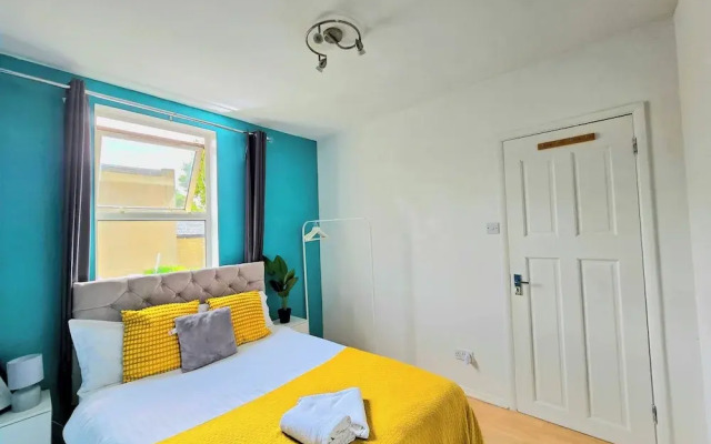 Cozy 4 Bedroom House in the Heart of Brixton