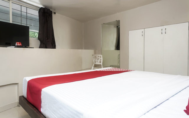 OYO 18340 Grand Pune