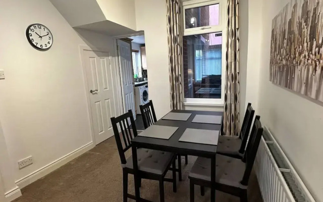 2br Stylish Ormeau Road House