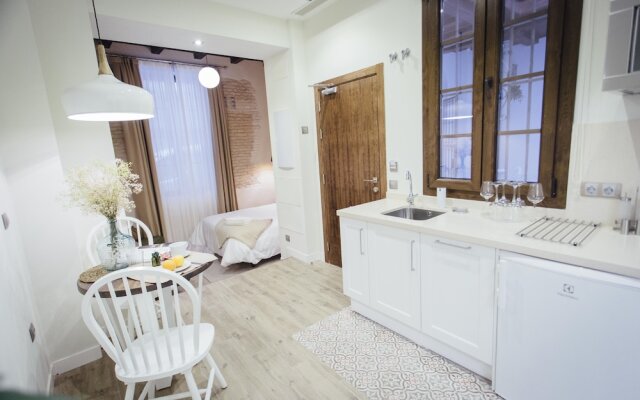 One&Lux Byron Suites