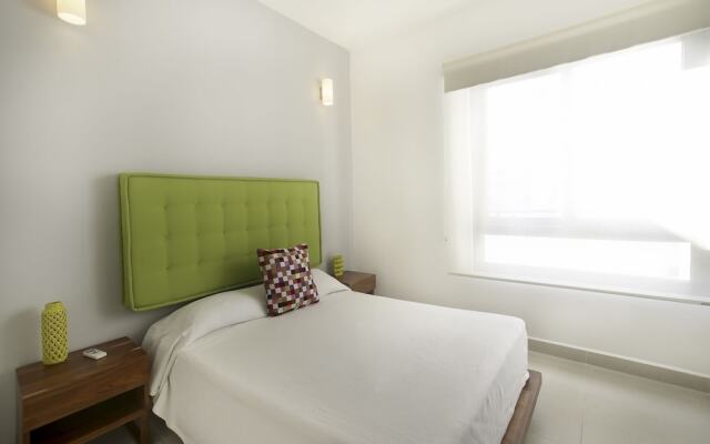HIRA PH4 w Rooftop Terrace by Gate48