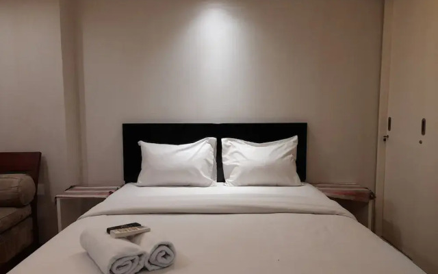 Modern Studio Room at Gateway Ahmad Yani Cicadas Apartment