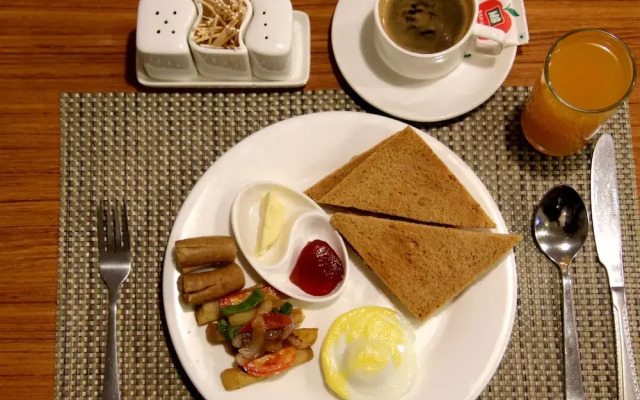 Hotel Four Eyes by OYO Rooms