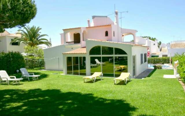 Modern Holiday Home in Quarteira With Swimming Pool