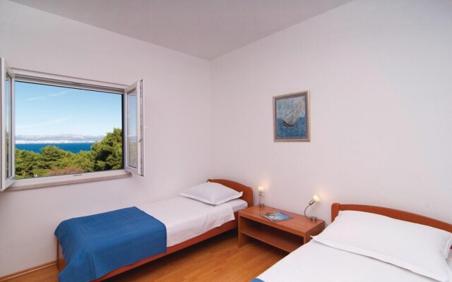 Amazing Home in Sutivan with Hot Tub, WiFi & 3 Bedrooms