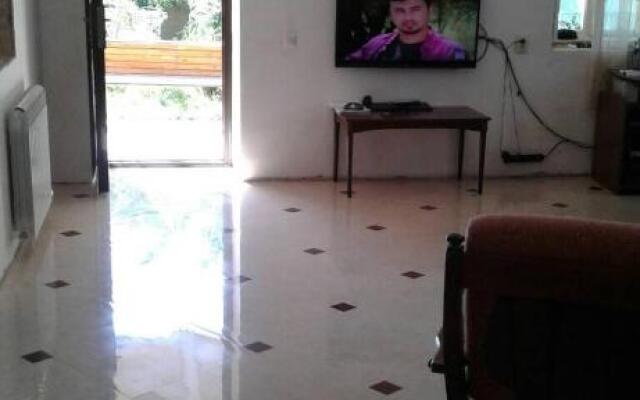 Mero House
