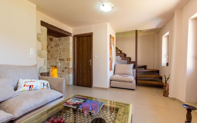 Beautiful & spacious villa with 38sqm pool & BBQ!