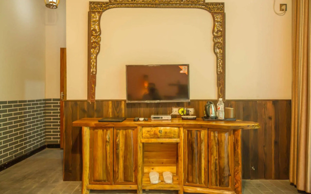 Yangshuo Scenic Mountain Retreat