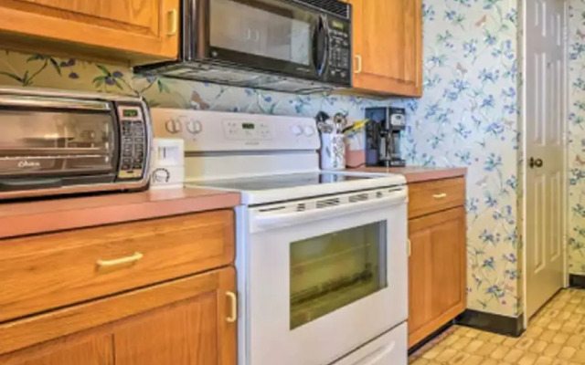 Cozy Pocono Mountain Escape