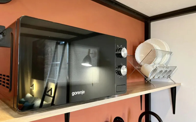 Диван и Чемодан на ул. Вокзальная магистраль, 2