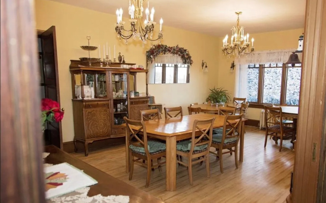 Tintic Goldminers Inn Bed and Breakfast