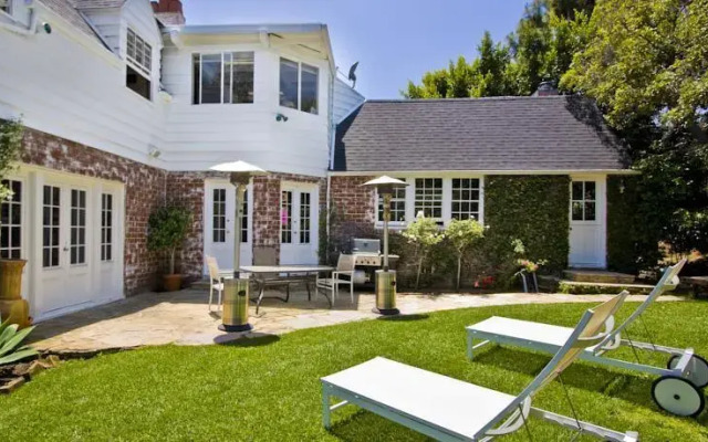 Hollywood Celebrity Estate By Luxpads