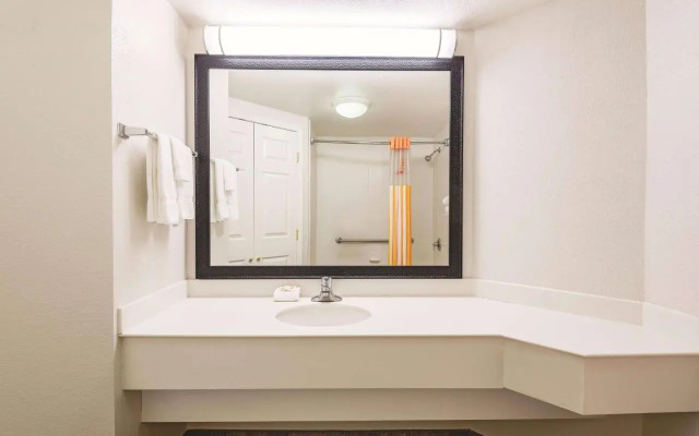 La Quinta Inn and Suites by Wyndham Univ Area Chapel Hill