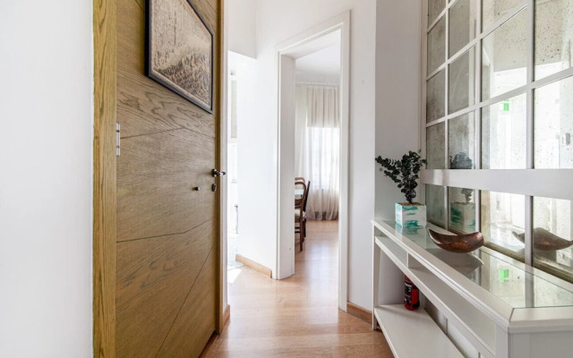 Lovely and Central Flat With Balcony in Cihangir