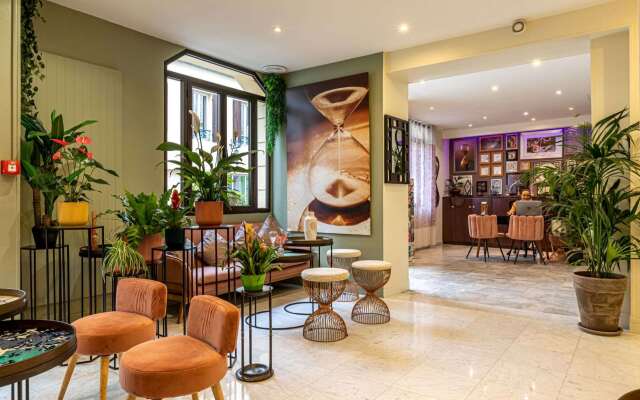 Hotel Ariane Montparnasse by Patrick Hayat